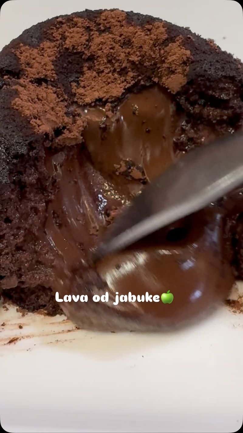 사과 초콜릿 라바 케이크 Thumbnail