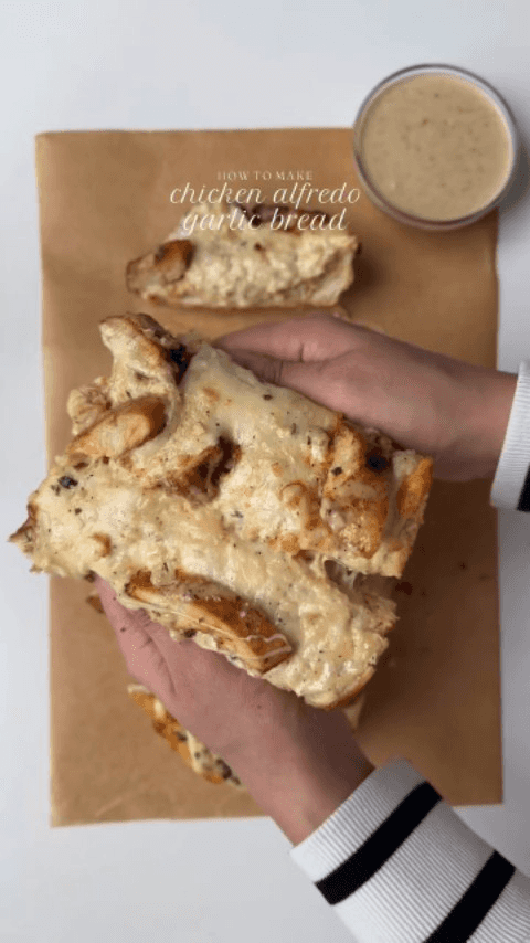 치킨 알프레도 마늘빵 Thumbnail