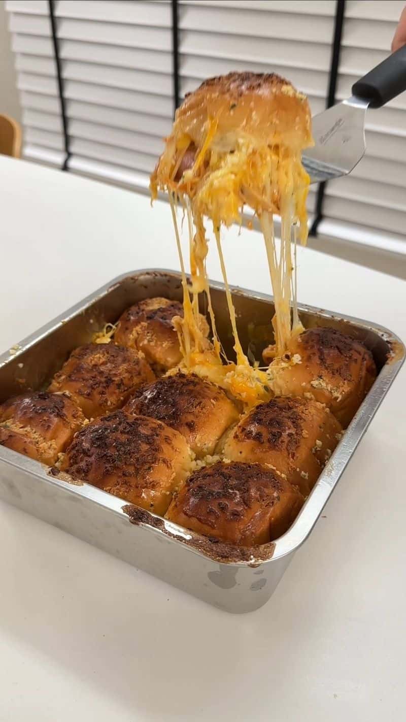 참을 수 없는 맛! 햄치즈 슬라이더 Thumbnail