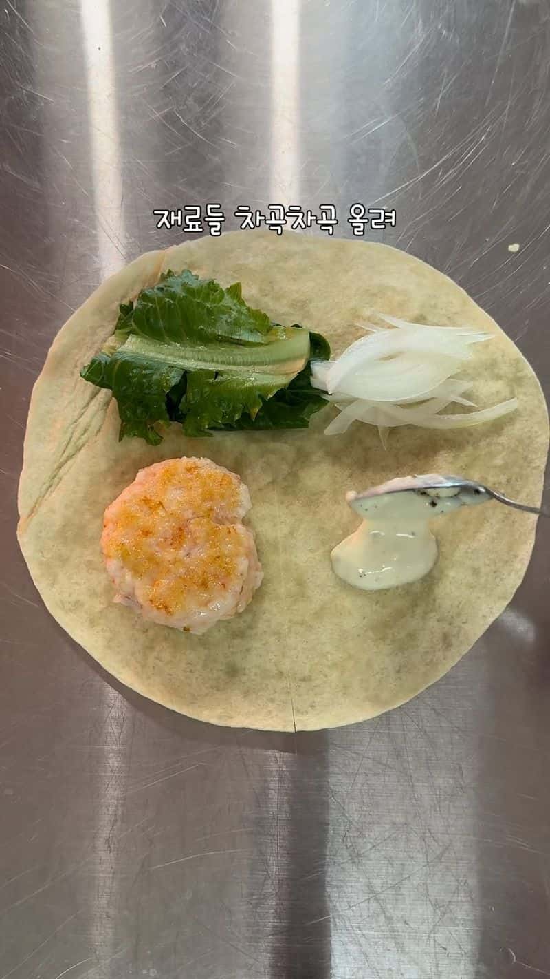 초간단 또띠아 새우버거 Thumbnail