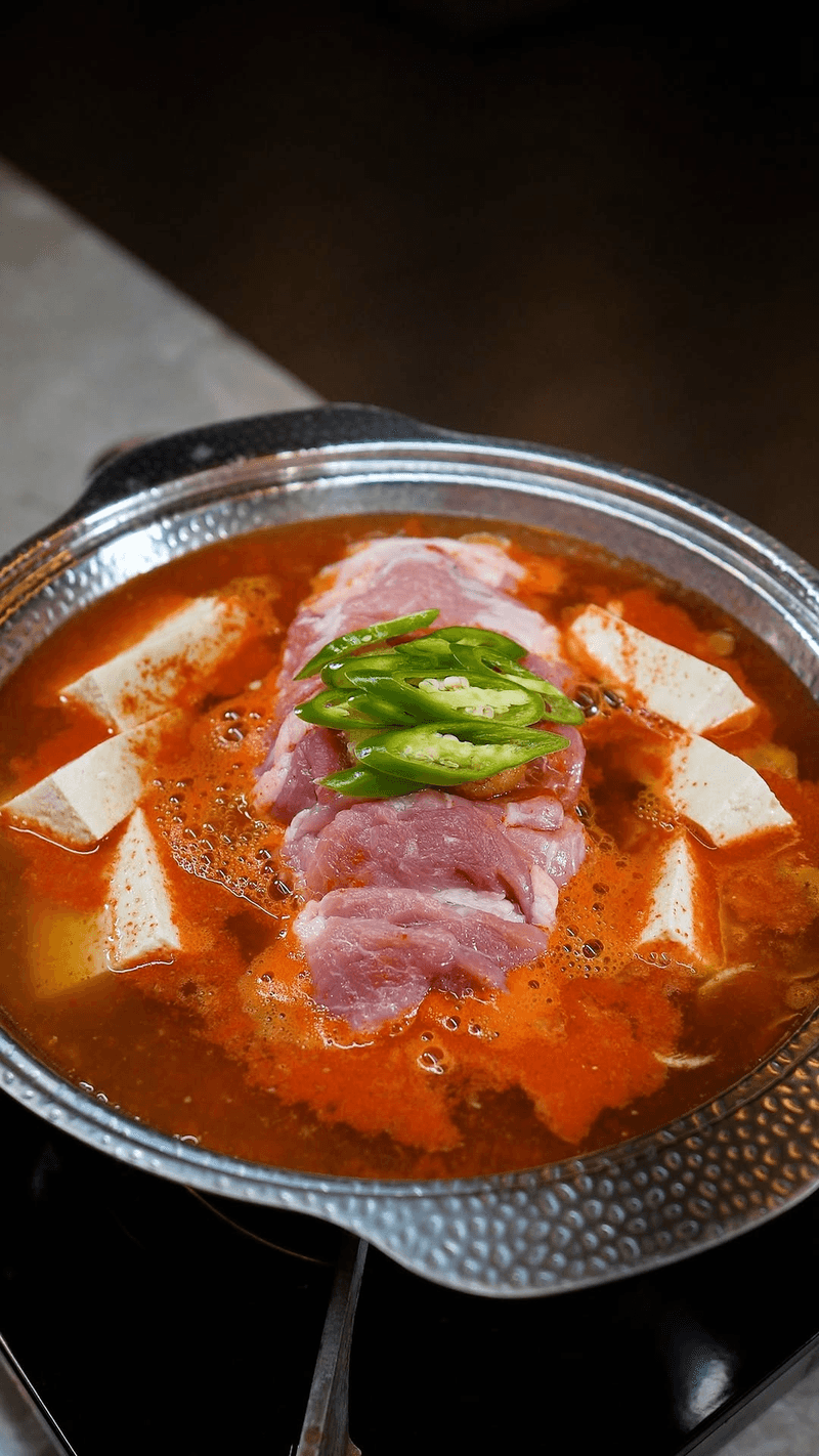 소고기 양지육수로 감칠맛 2배 돼지김치찌개 Thumbnail