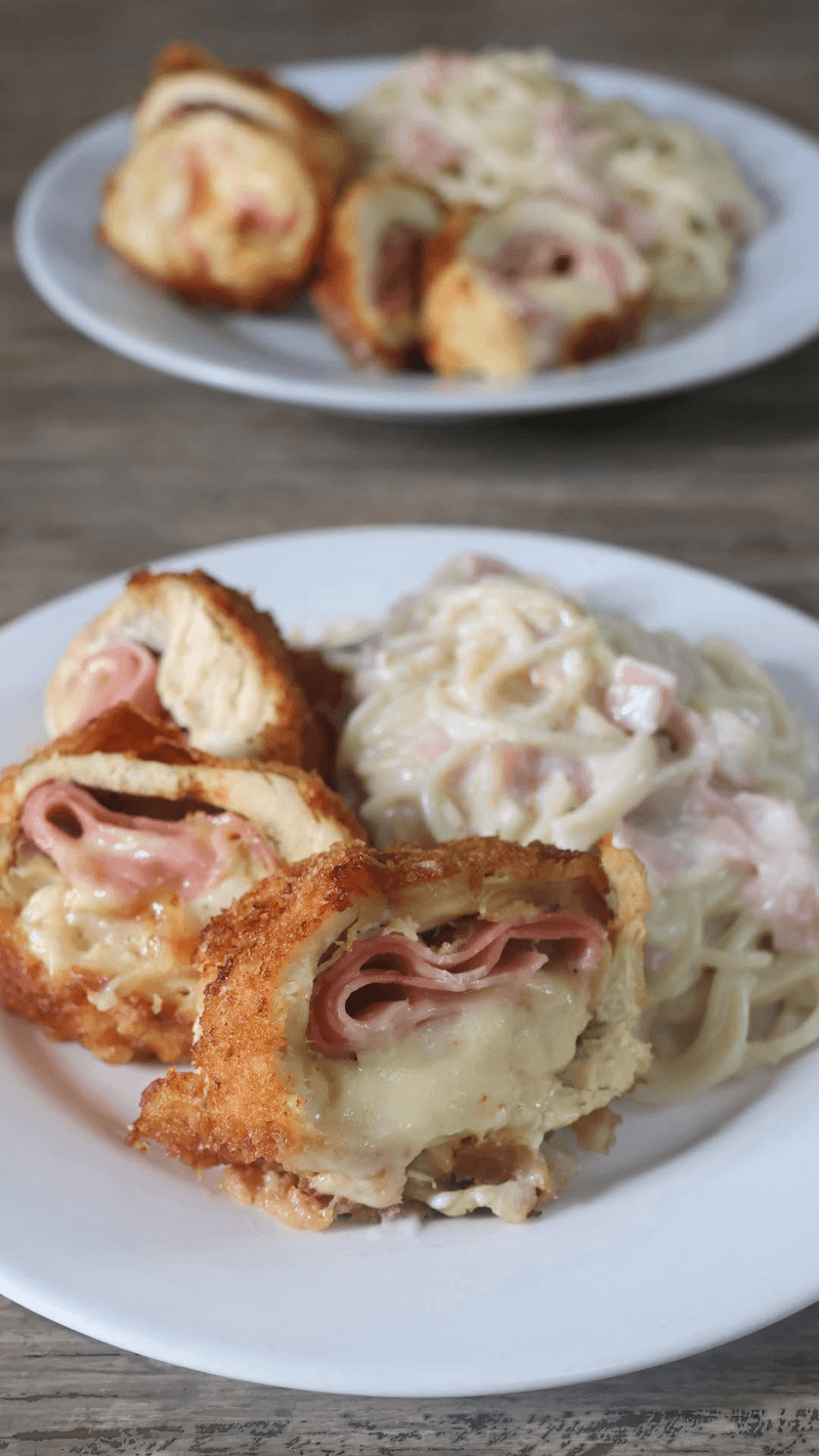 Enrollado de Pollo con Espaguetis en Salsa Blanca Thumbnail