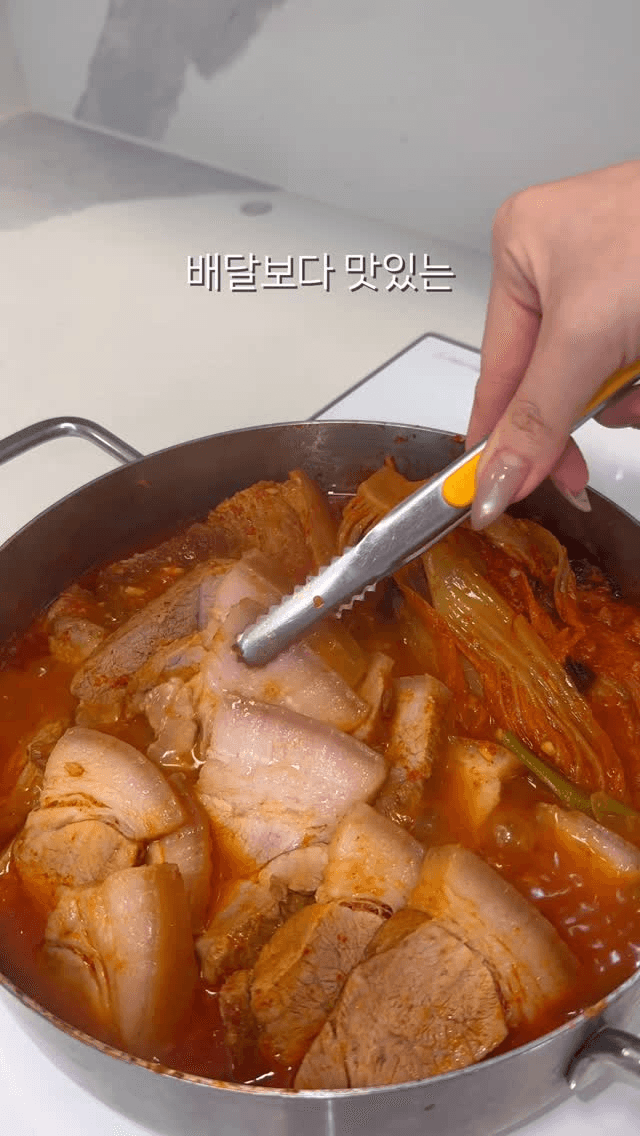 배달보다 맛있는 야들야들 김치찜 Thumbnail