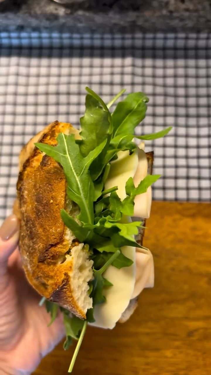 브리치즈 & 닭가슴살 슬라이스 샌드위치 Thumbnail