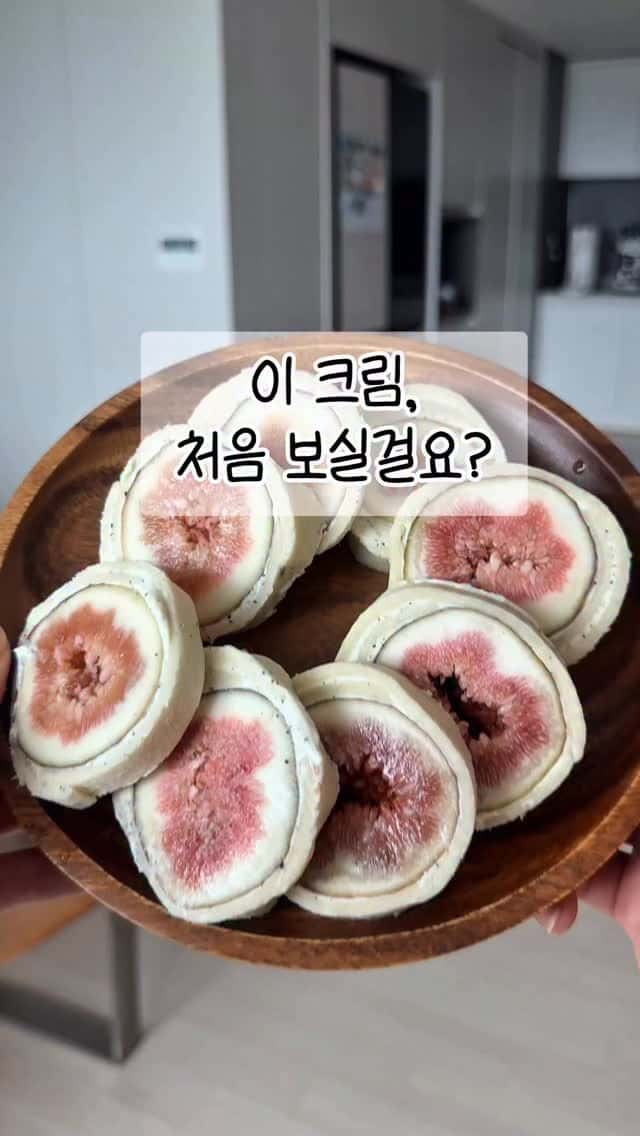 얼그레이 크림 무화과 롤케이크 Thumbnail