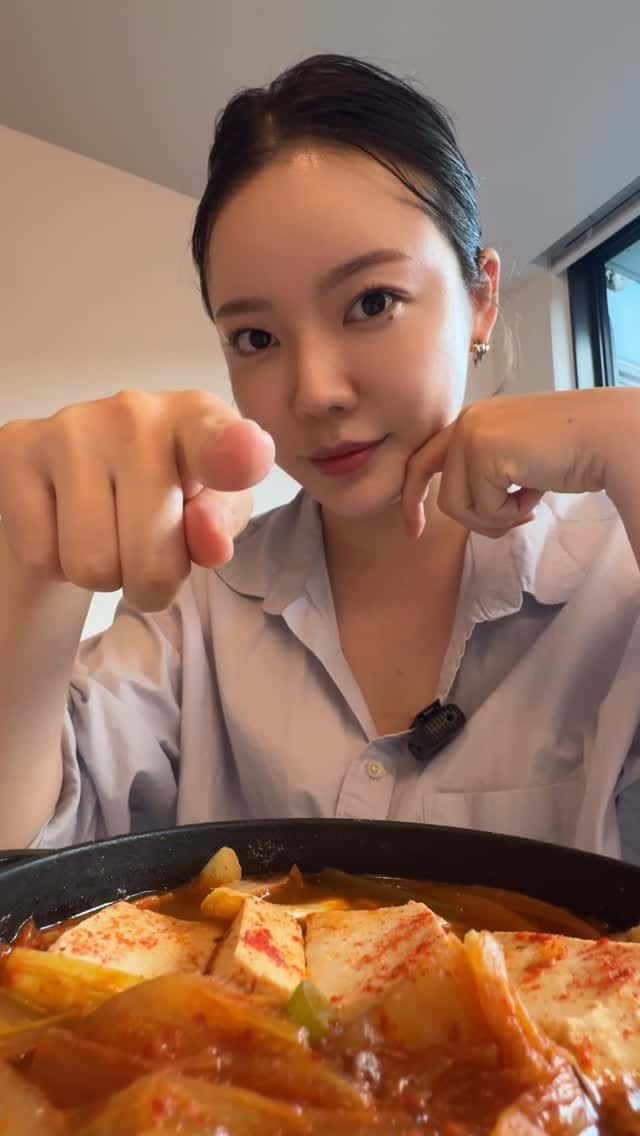 할머니 손맛 나는 묵직하고 산미있는 김치찌개 Thumbnail