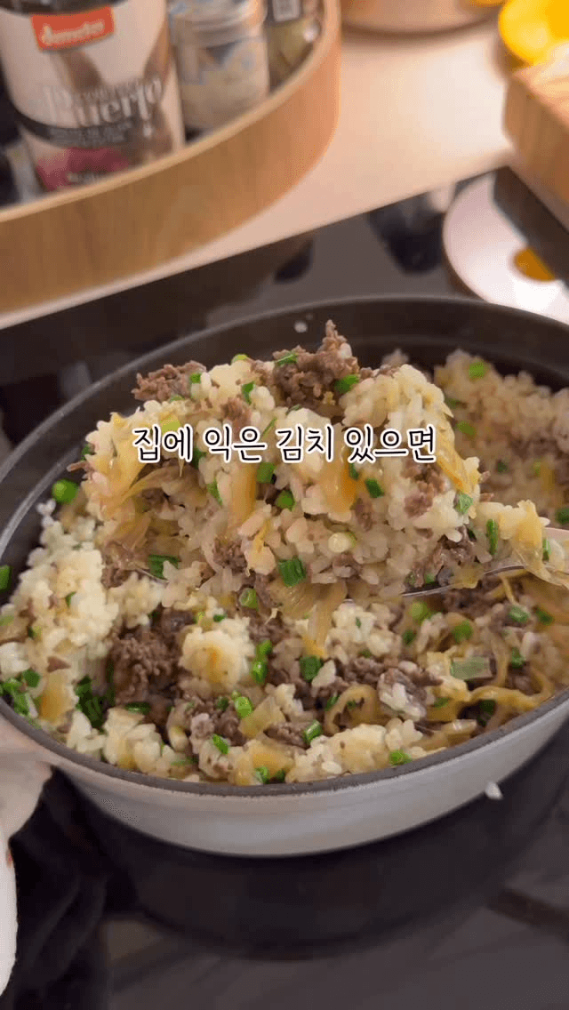 묵은지 불고기 솥밥과 간단 반찬 2종 Thumbnail