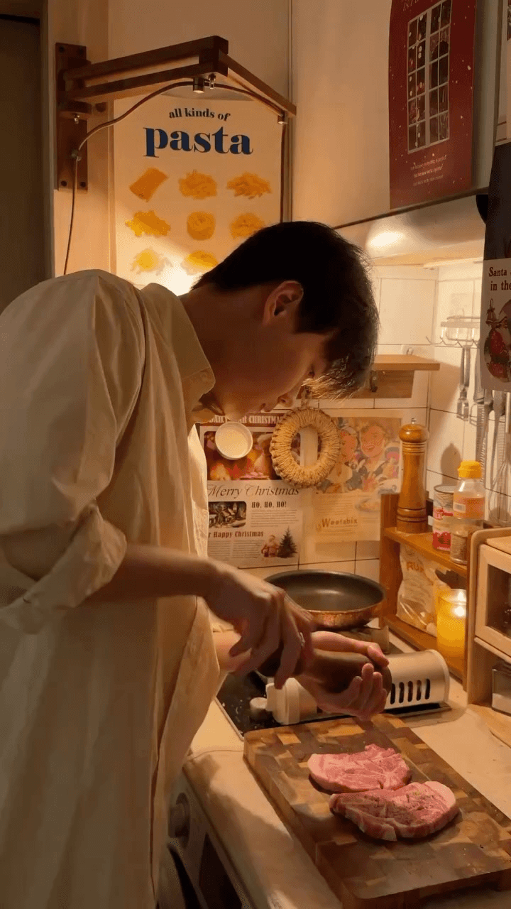 돈테키 (일본식 돼지고기 목살 스테이크) Thumbnail