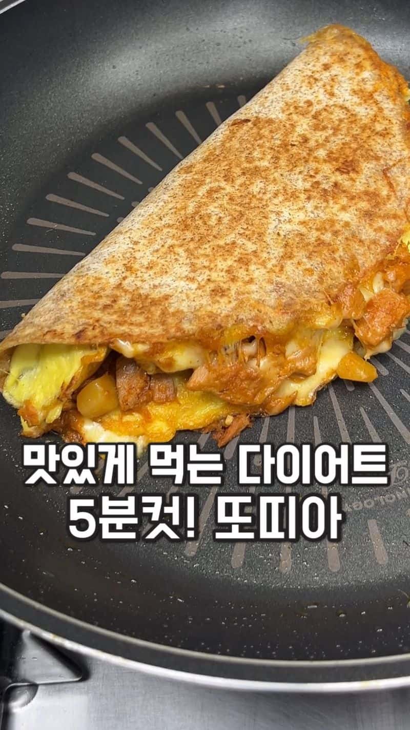 5분 완성 고추참치 또띠아 토스트 Thumbnail