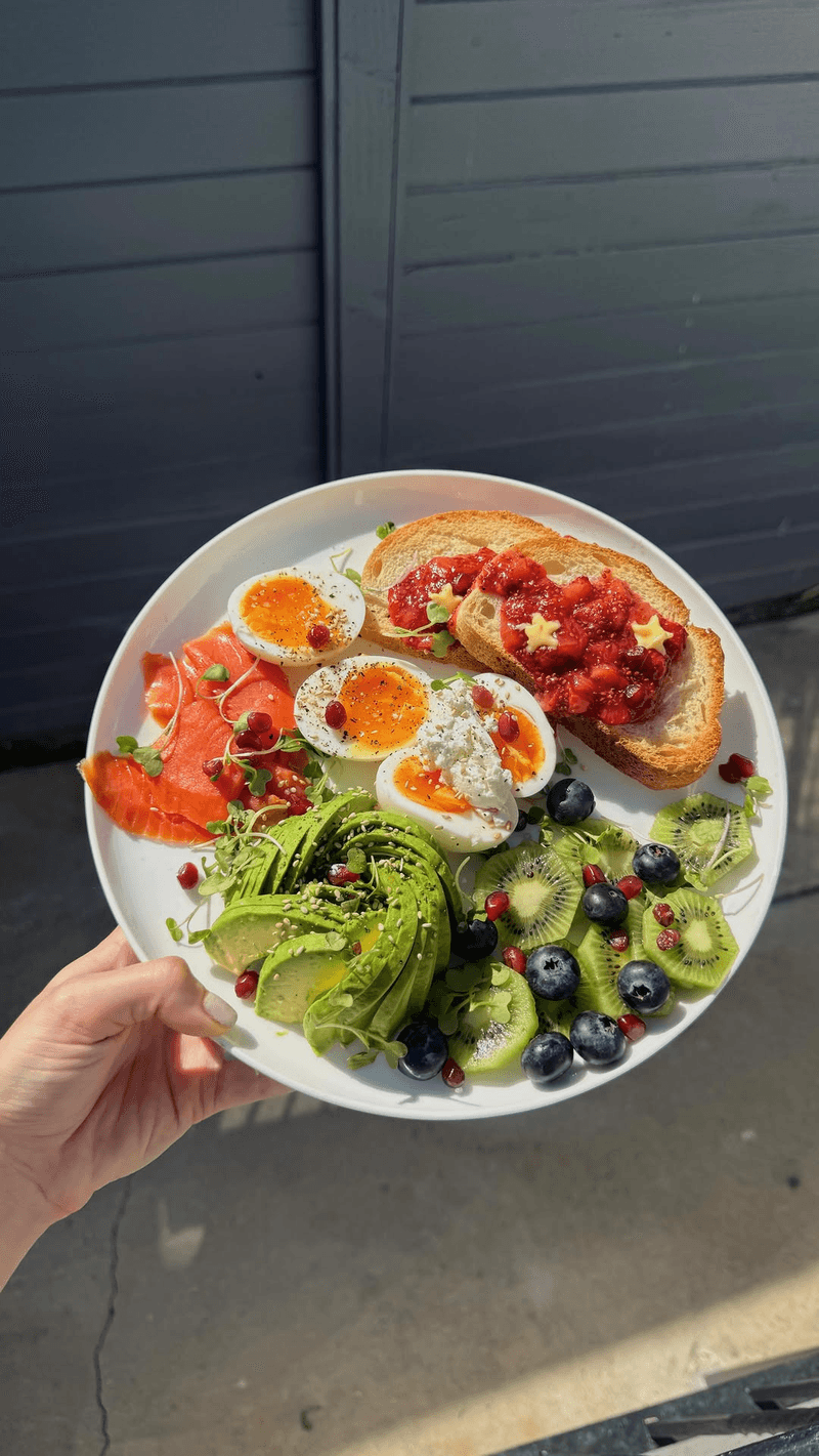 Frühstücksplatte mit Erdbeer-Chia-Marmelade Thumbnail