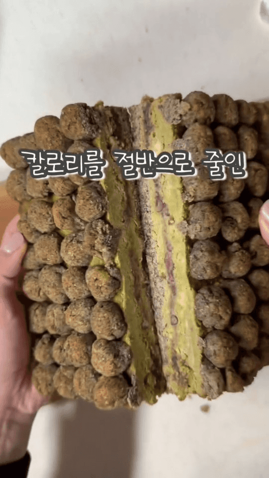 칼로리를 절반으로 줄인 비건 병아리콩 크럼블 Thumbnail