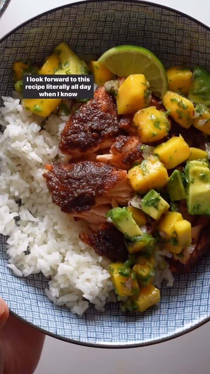 BBQ 연어 망고 아보카도 살사 덮밥 Thumbnail