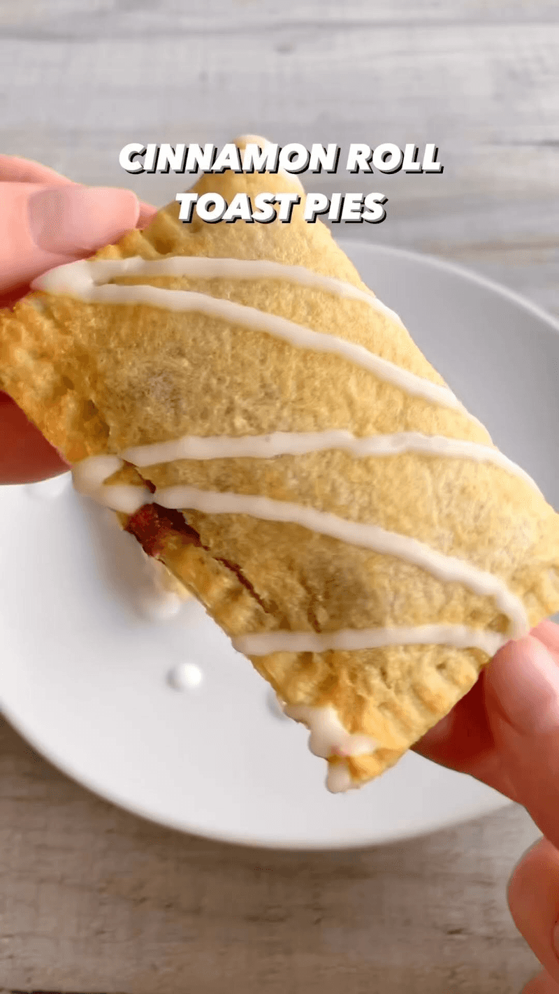 Cinnamon Roll Toast Pies