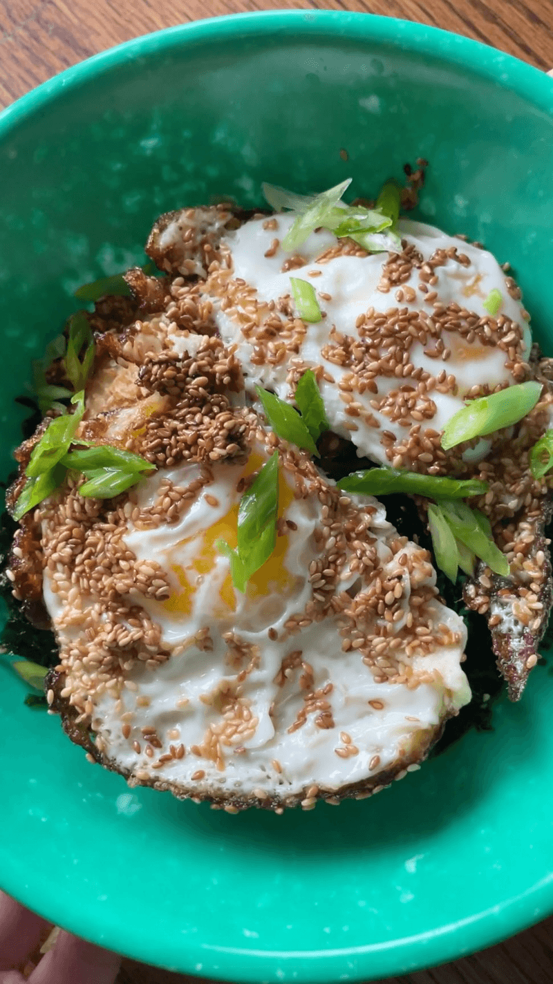 참깨 크러스트 계란후라이 라이스볼 Thumbnail