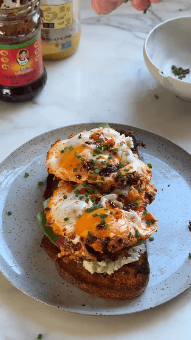 Chili-Crisp-Ei-Avocado-Toast Thumbnail