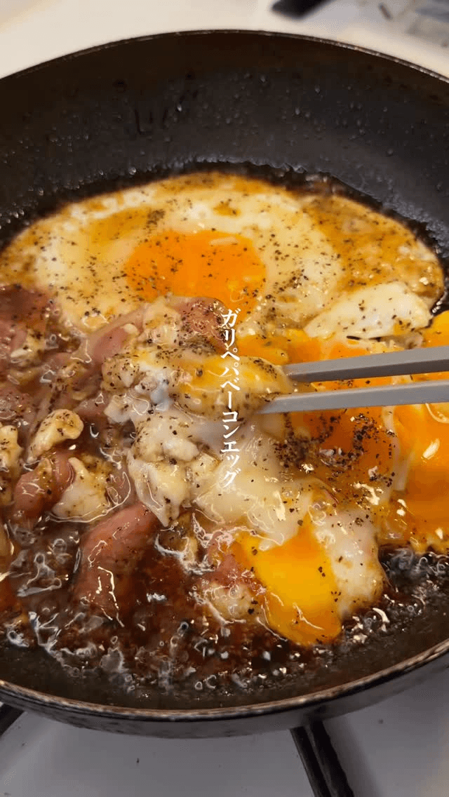 멈출 수 없는 맛! 갈릭 페퍼 베이컨 에그 Thumbnail