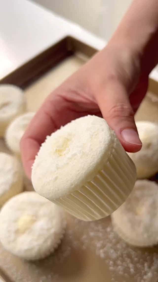 코코넛 커스터드 컵케이크 Thumbnail