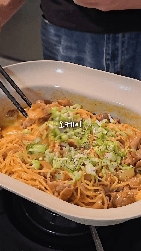 고추장버터를 활용한 초간단 레시피 2가지 (제육 파스타, 계란밥) Thumbnail