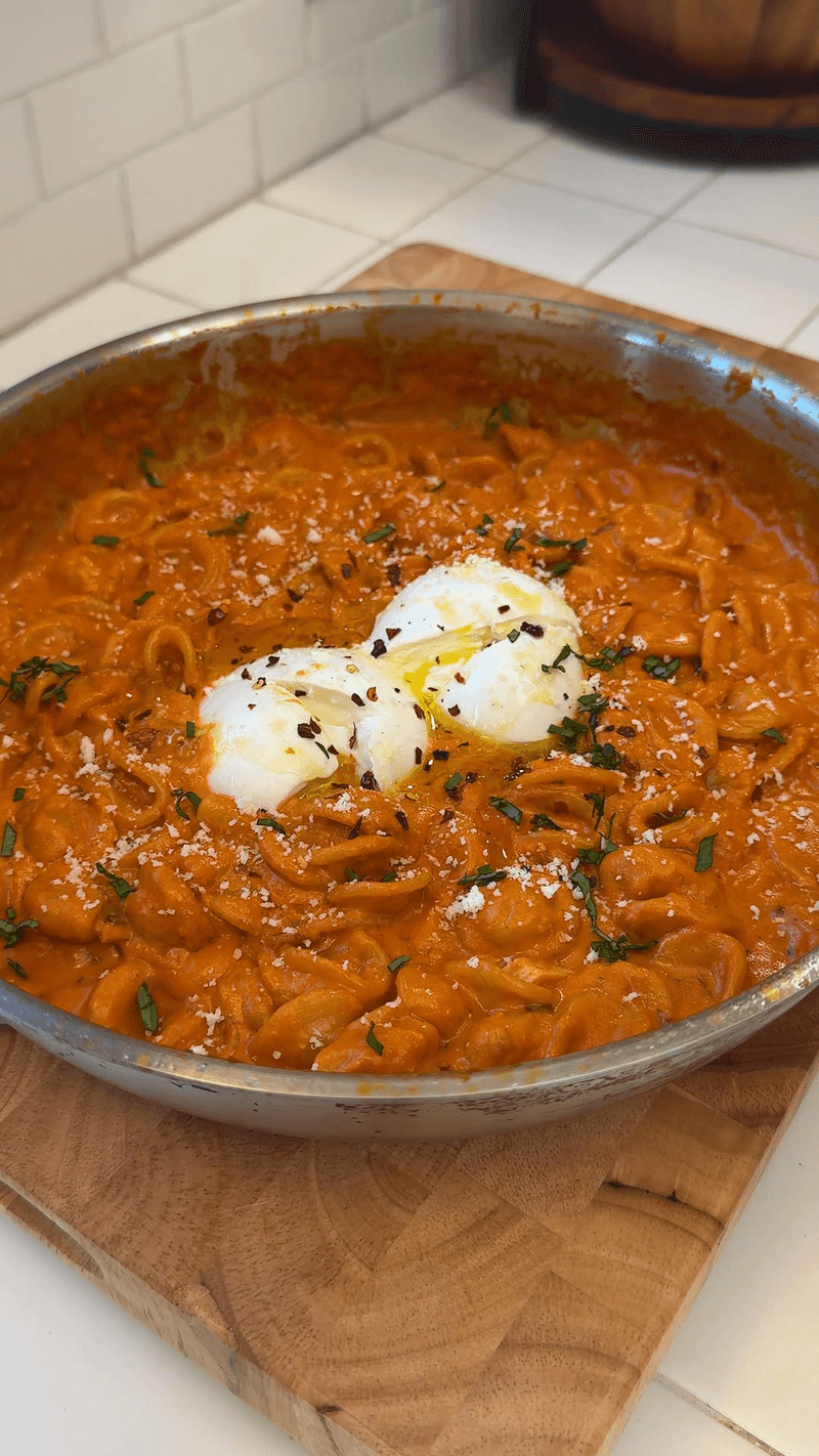 Würzige One-Pot-Wodka-Burrata-Pasta Thumbnail