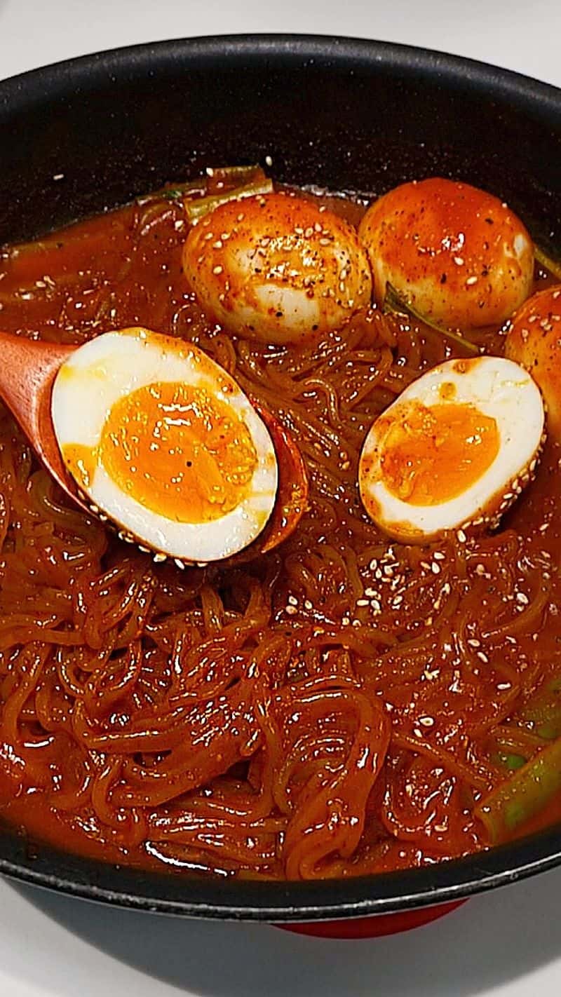 떡과 어묵 대신 쫄면과 계란을 넣은 '계란쫄볶이' Thumbnail