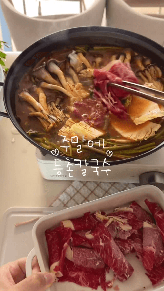 해장으로 딱! 얼큰한 등촌칼국수와 볶음밥 Thumbnail
