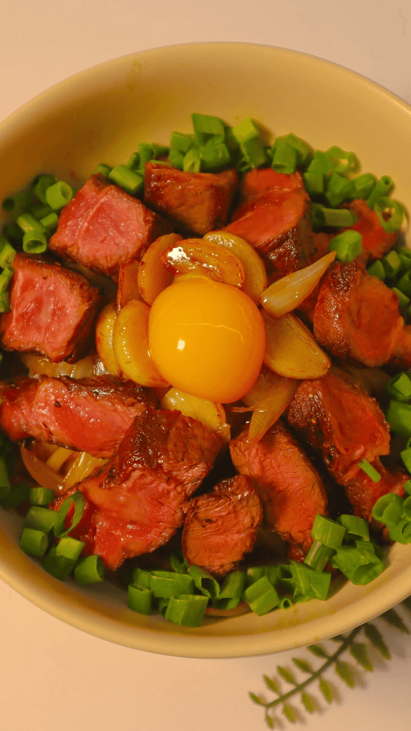 부채살 스테이크 덮밥 Thumbnail