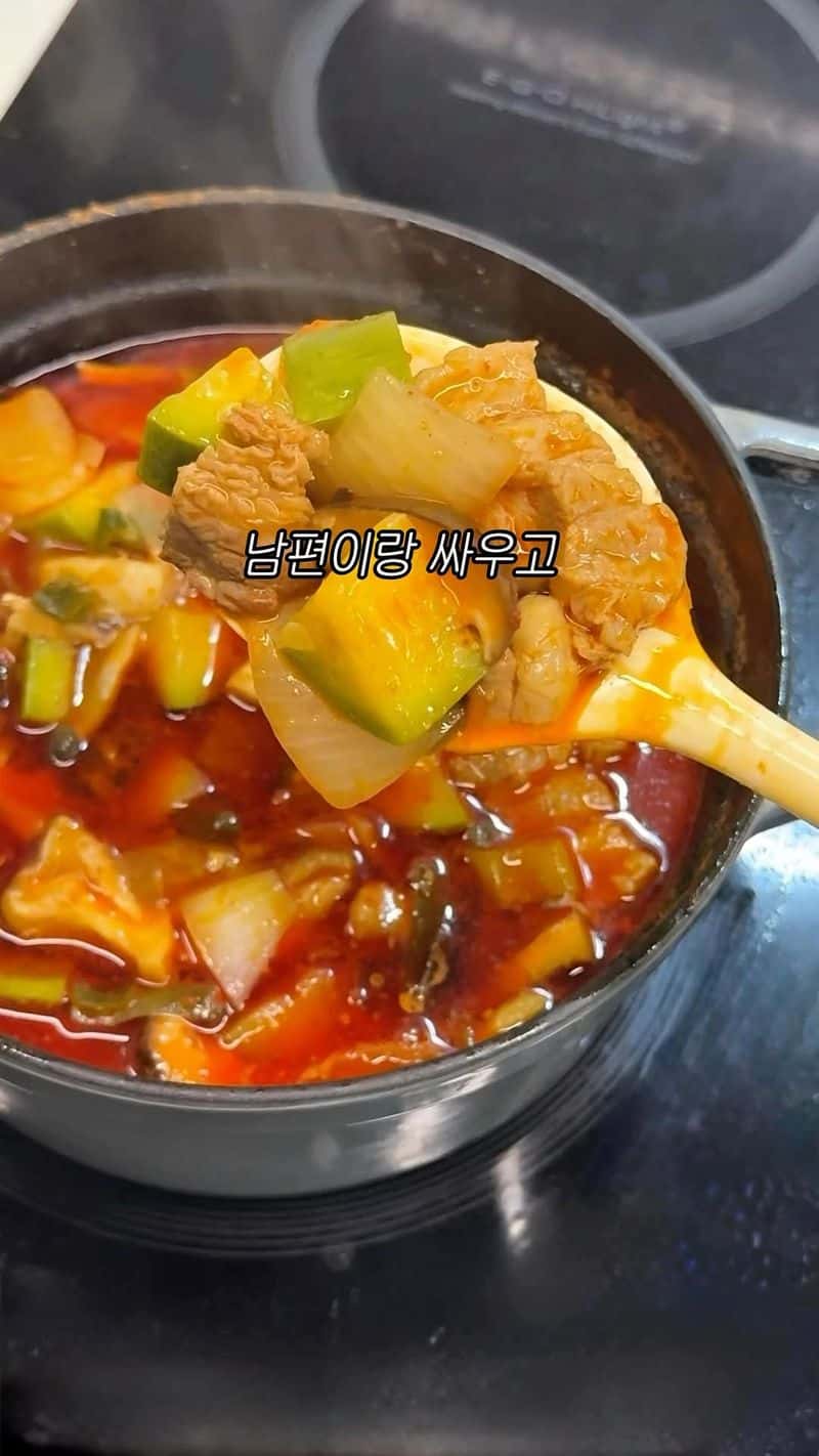 얼큰한 고추장찌개 Thumbnail