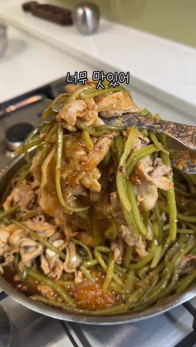 대패삼겹 고구마순 볶음 Thumbnail