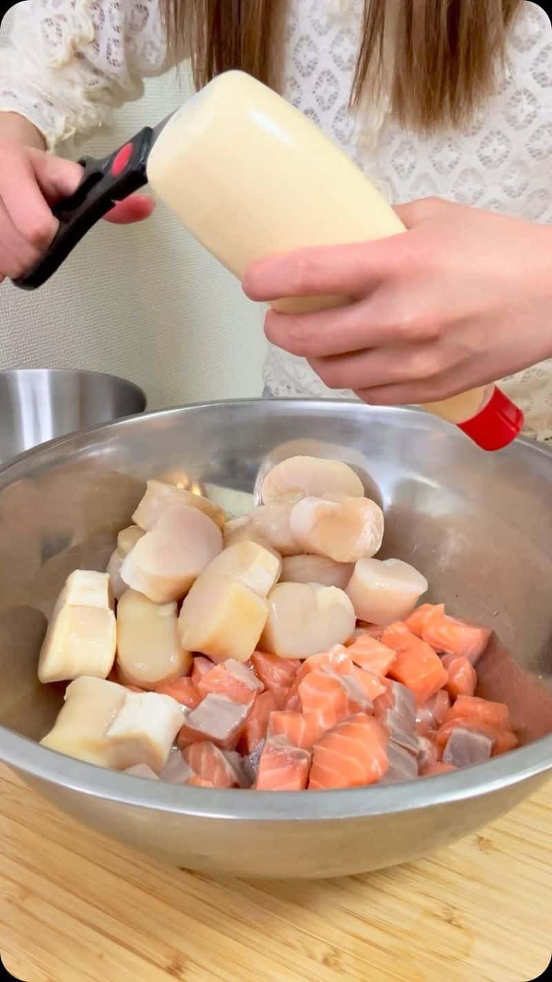 연어 샐러드 덮밥 Thumbnail