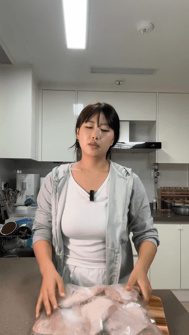 항정살 보쌈과 무생채 Thumbnail