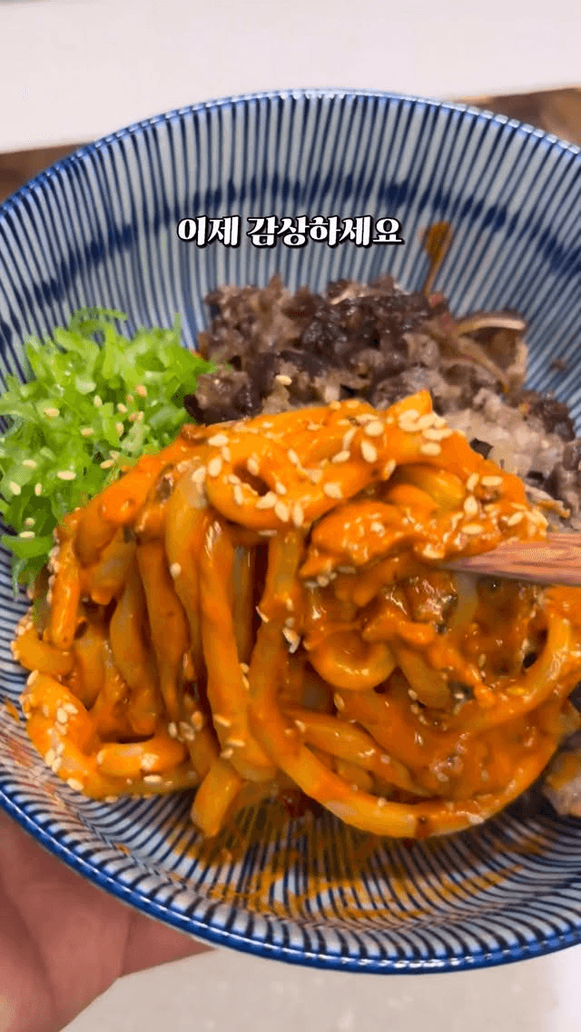 라조장 땅콩버터 비빔우동 Thumbnail