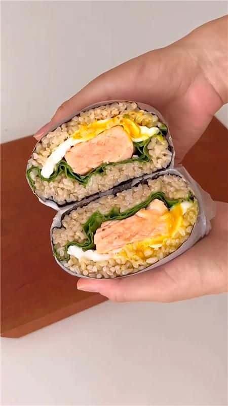 연어 주먹밥 샌드위치 Thumbnail