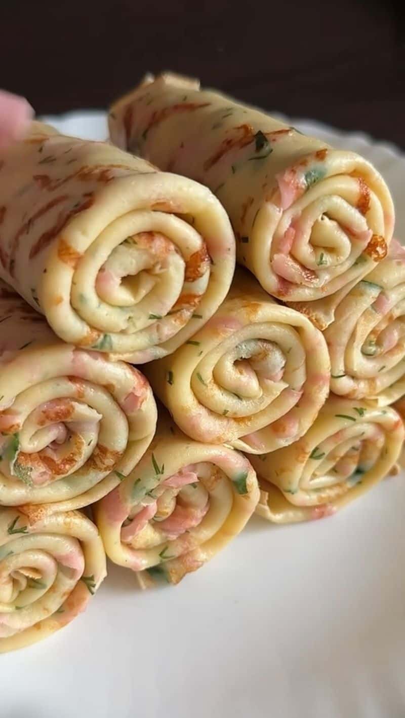 치즈와 햄을 넣은 블리니 Thumbnail