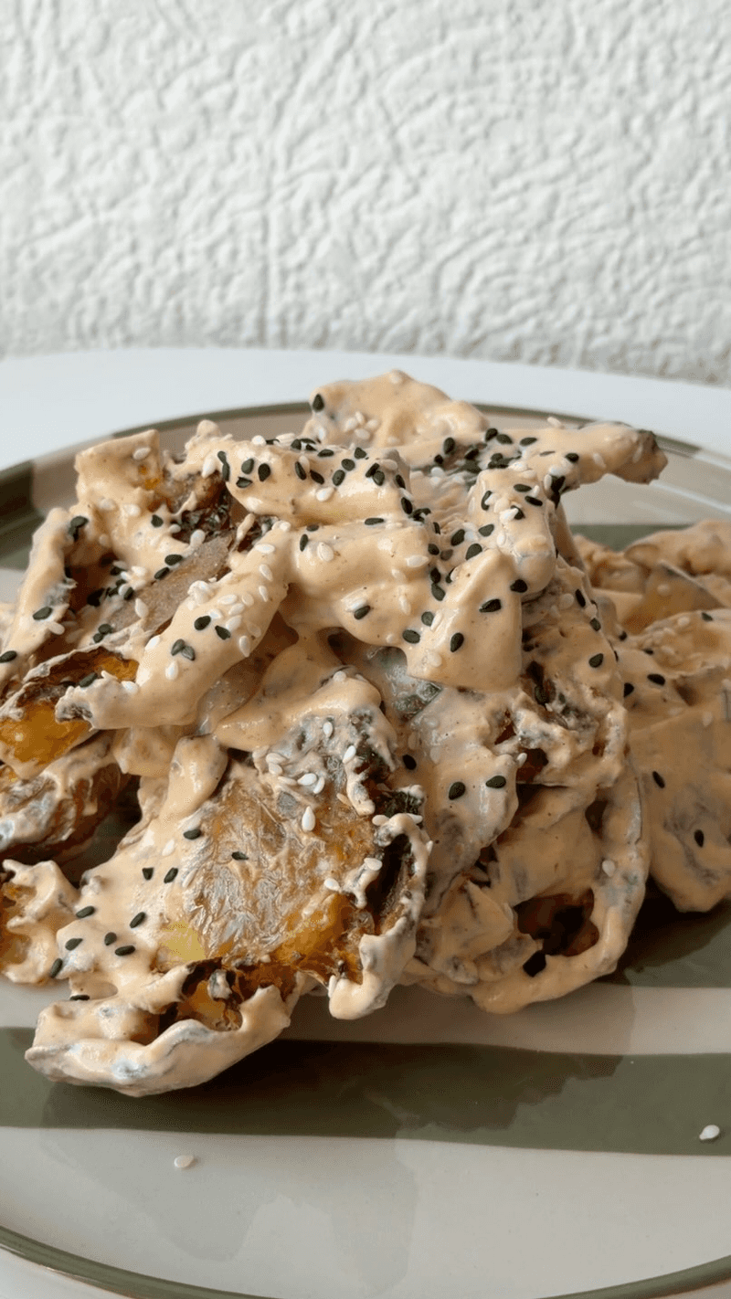 Knusprige Quetschkartoffeln mit cremiger Sauce Thumbnail