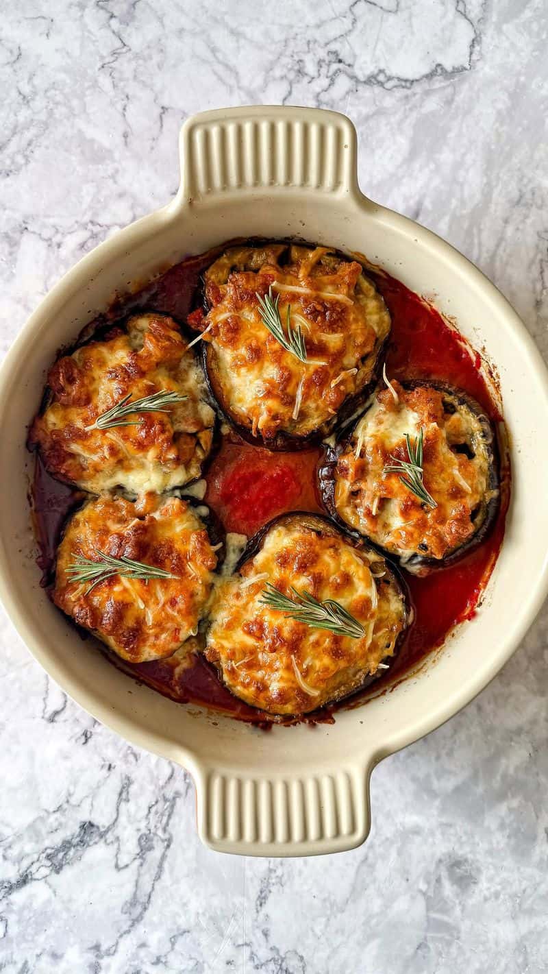 소시지를 채운 가지 요리 Thumbnail