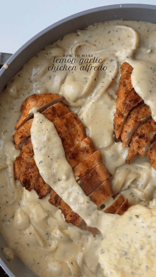 Alfredo de Pollo con Ajo y Limón Thumbnail