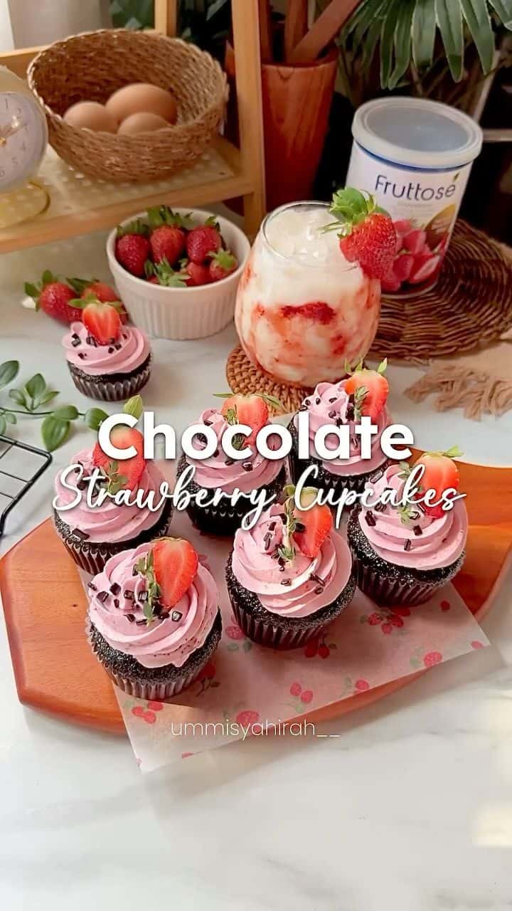 초콜릿 딸기 컵케이크 Thumbnail