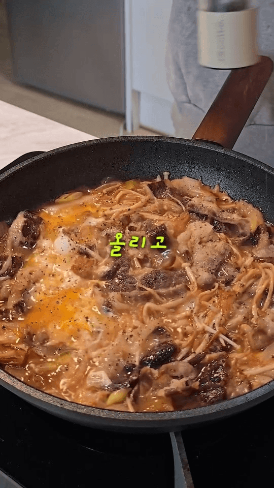 원팬 우삼겹 규동 Thumbnail