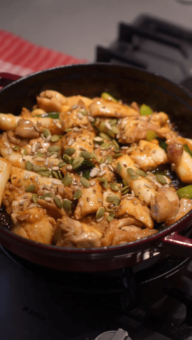 간단한 한 팬 요리: 단짠 마늘 치킨 Thumbnail