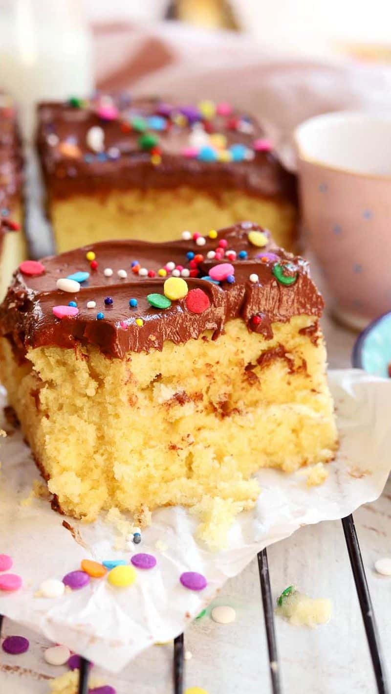 원볼 바닐라 케이크와 초콜릿 프로스팅 Thumbnail