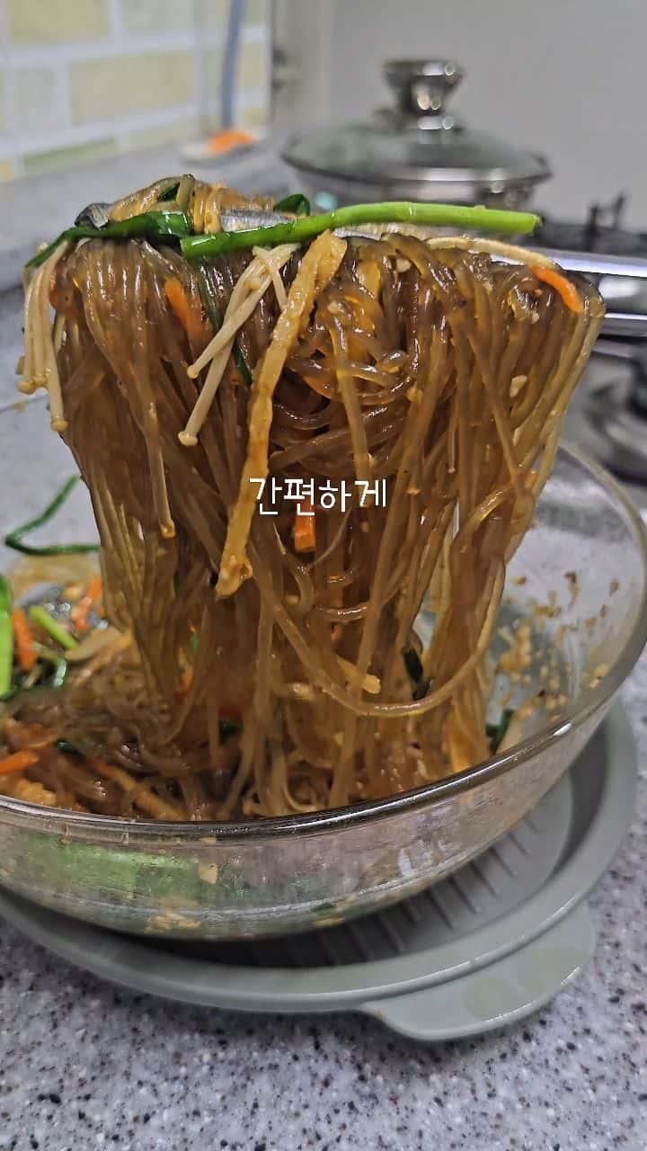 쉽고 빠른데 진짜 맛있는 잡채만들기(전자레인지) Thumbnail