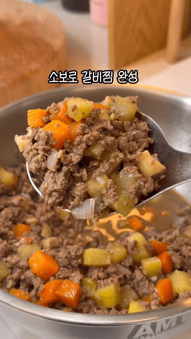 아이 반찬으로 딱 좋은 소보로 갈비찜 Thumbnail