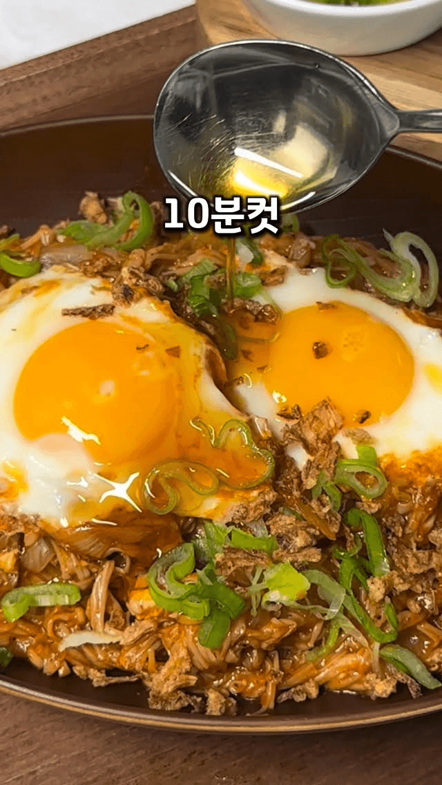 가성비 재료로 10분컷! 초간단 양파팽이덮밥 Thumbnail