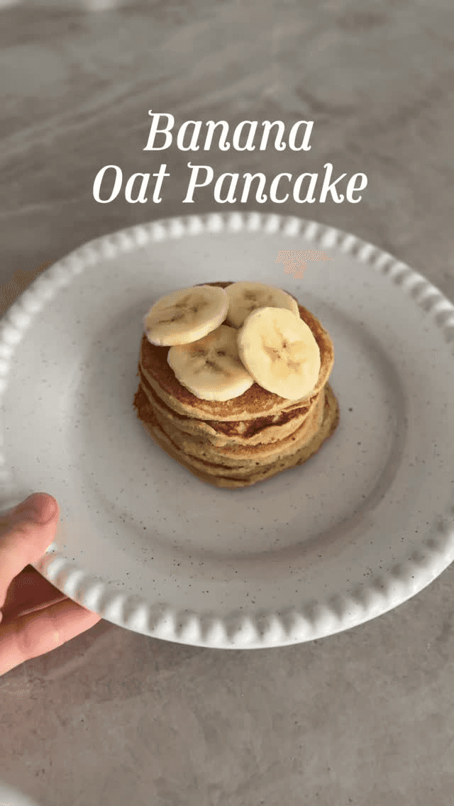 4가지 재료로 만드는 초간단 바나나 오트 팬케이크 Thumbnail