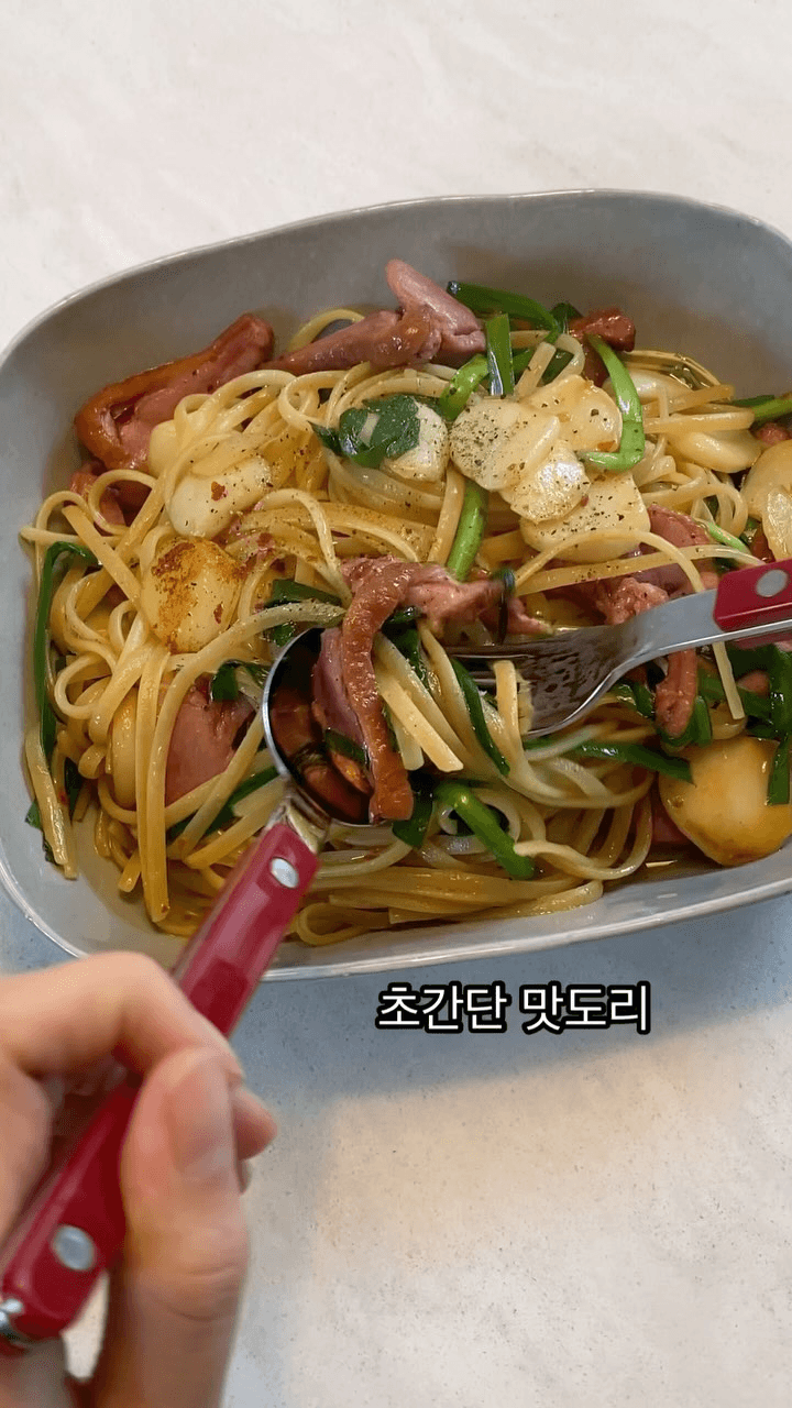 초간단 훈제오리 부추 오일 파스타 Thumbnail