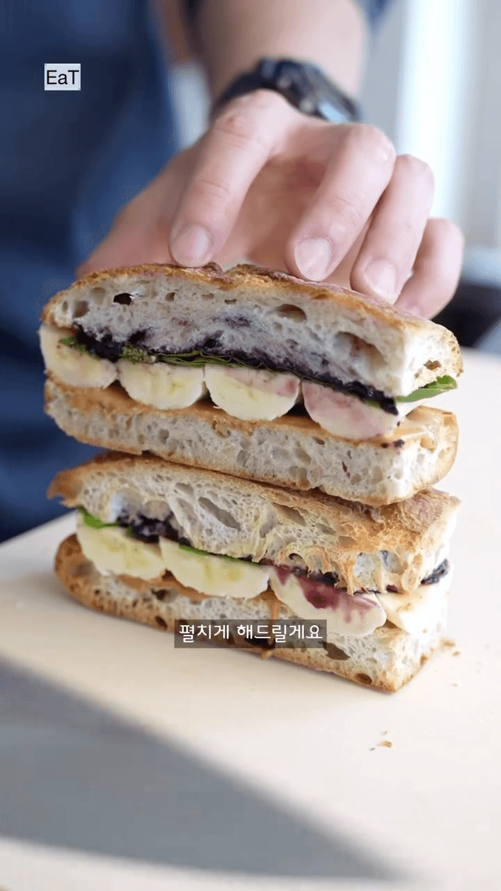 바나나 바질 땅콩버터 블루베리 샌드위치 Thumbnail