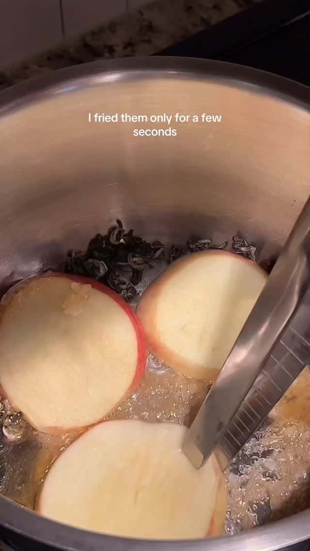 캐러멜라이즈드 애플 그린티 Thumbnail