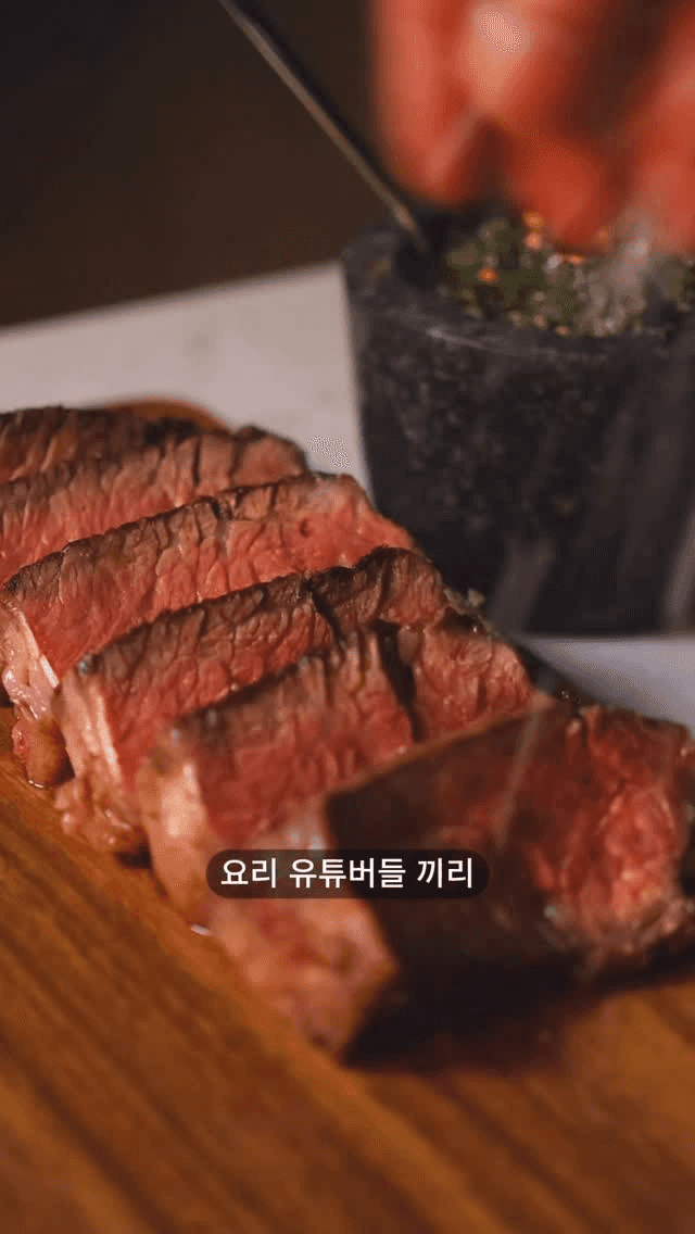 요리 유튜버들의 캠핑 바베큐 요리 Thumbnail