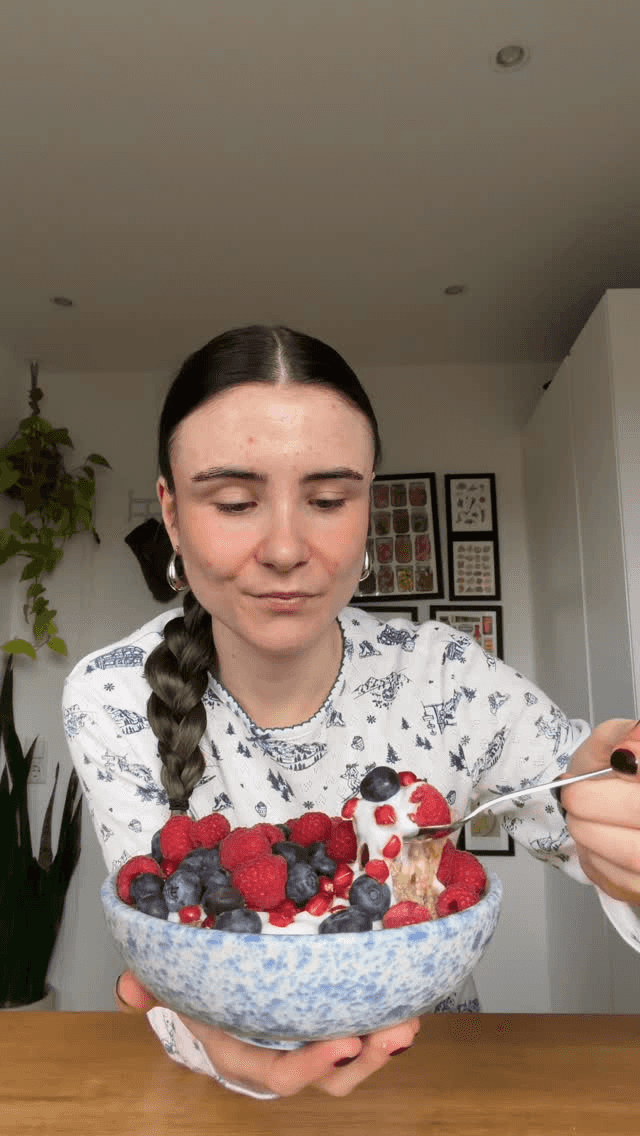 Gesundes Frühstücks-Porridge mit Gemüse Thumbnail