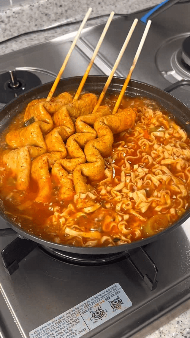 매운 어묵 멸치 칼국수 Thumbnail